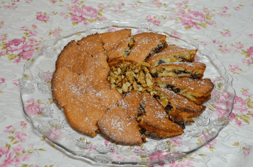 Коледен десерт с орехи