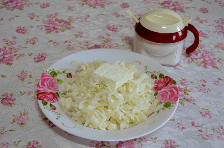 макарони сас сирене